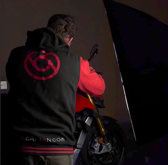 Professionisti per l'Installazione delle Carene da Pista: Sicurezza al Primo Posto