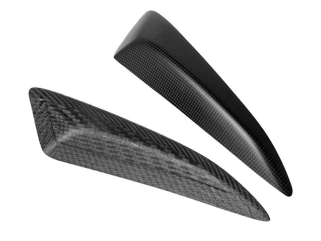 COPPIA COPRI SPIGOLI SERBATOIO PARASIGOLI PROTEZIONE IN CARBONIO | DUCATI PANIGALE V4 / V4S / V4R / Tricolore 2025