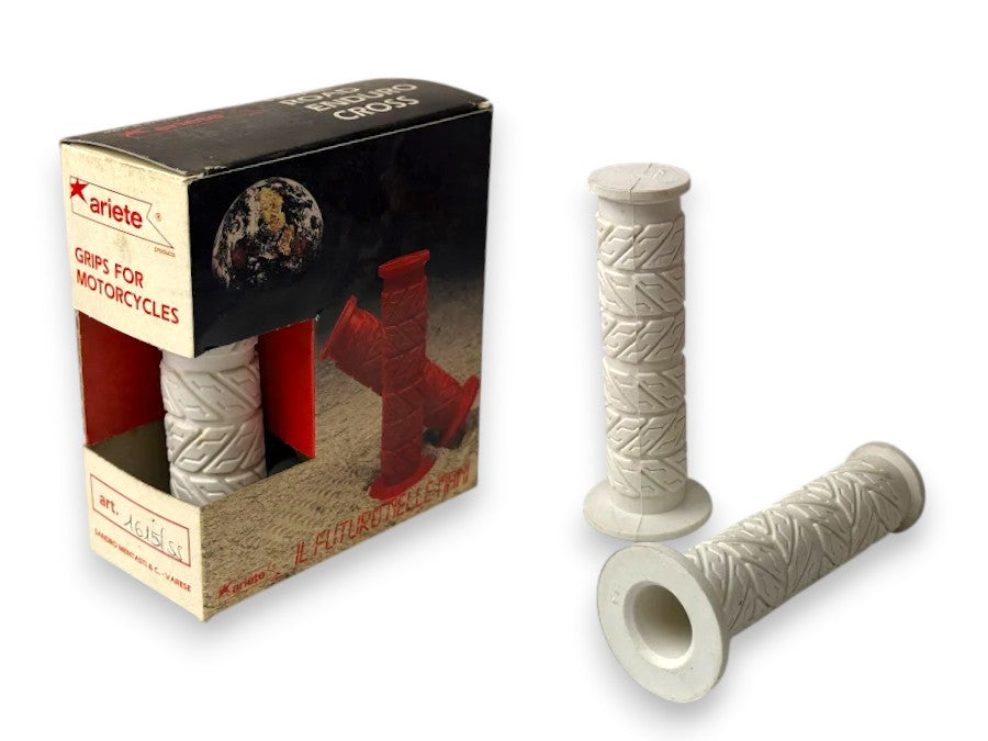 Coppia manopole gomma rosse Ariete 1615/V per moto e scooter manubrio 22 mm (Copia)