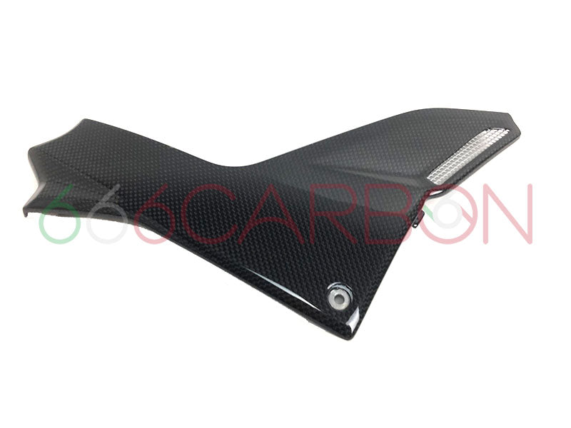 PANELES DE CARENADO LATERALES BAJO DEPÓSITO CARBONO DUCATI MULTISTRADA V4 2021 / 2022 / 2023