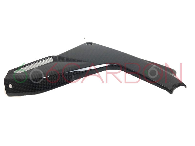 PANELES DE CARENADO LATERALES BAJO DEPÓSITO CARBONO DUCATI MULTISTRADA V4 2021 / 2022 / 2023