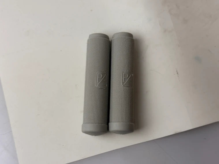 Coppia manopole Vespa 150 grigie COD. 00615-GR per modelli d’epoca 2T