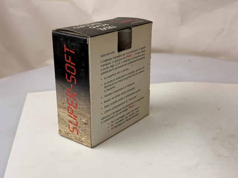 Coppia manopole gomma rosse Ariete 1615/V per moto e scooter manubrio 22 mm (Copia)