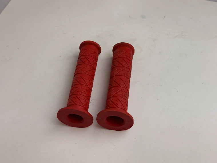 Coppia manopole gomma rosse Ariete 1615/V per moto e scooter manubrio 22 mm