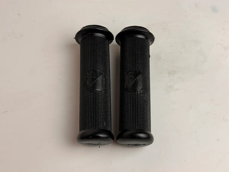 Coppia manopole grigie Ø 21 mm per Vespa 125 VNB, 150 VB1, VBA, VBB, GS 150, GS 160