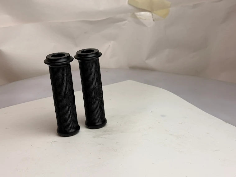 Coppia manopole grigie Ø 21 mm per Vespa 125 VNB, 150 VB1, VBA, VBB, GS 150, GS 160