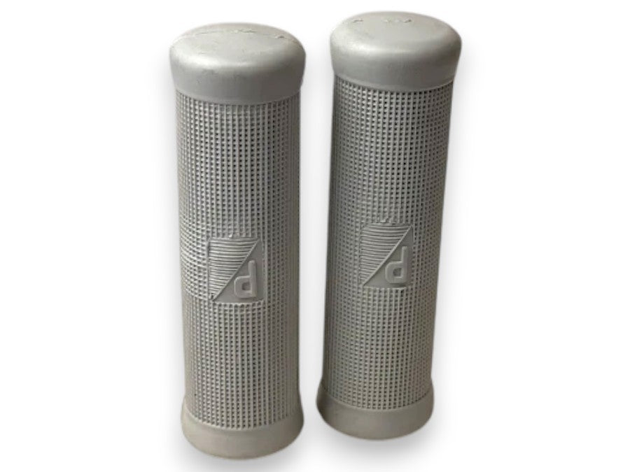 Paio manopole Vespa colore grigio dal 1950 al 1955 – Ricambio in gomma stile originale