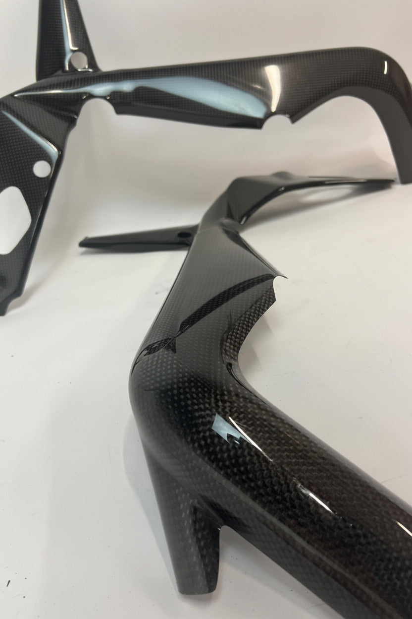 TAPA DE MARCO DE CARBONO TRIUMPH DAYTONA 675 2006-2012