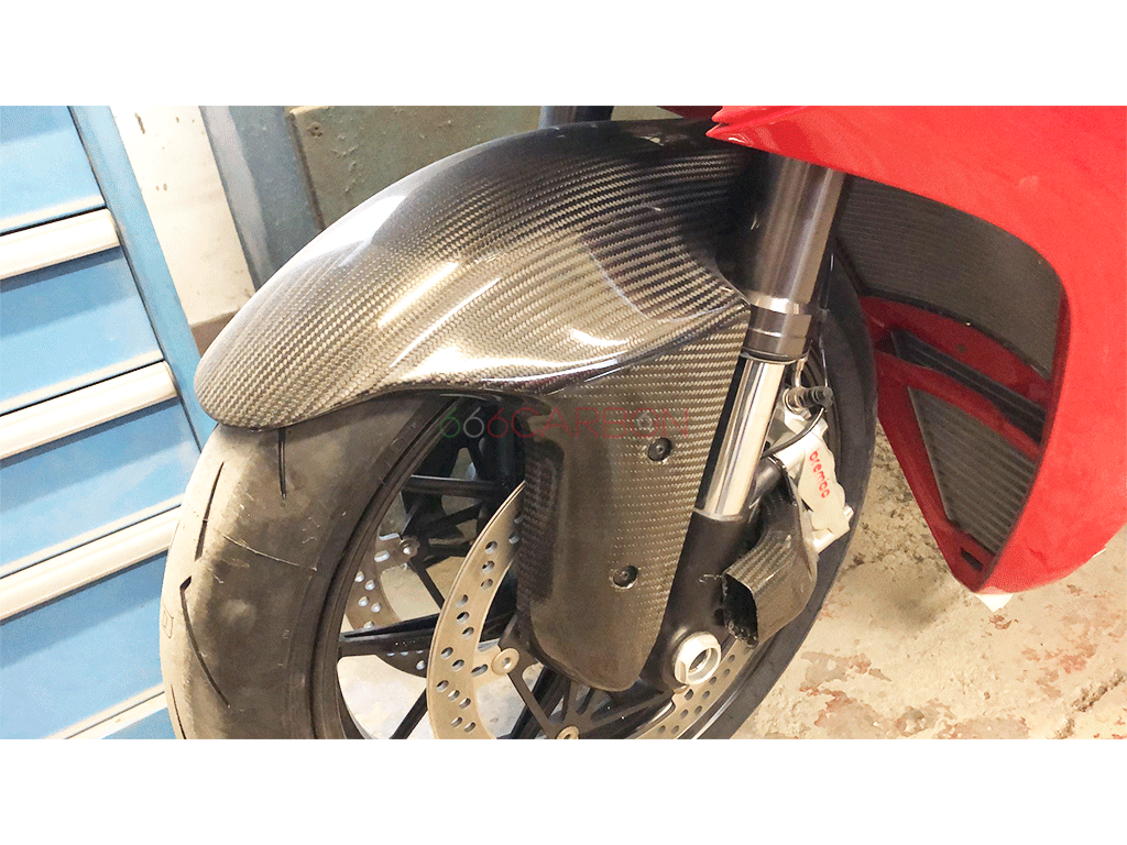 GARDE-BOUE AVANT | AUTOCLAVE AU CARBONE | DUCATI PANIGALE V4 / V4S / V4R / Tricolore 2025