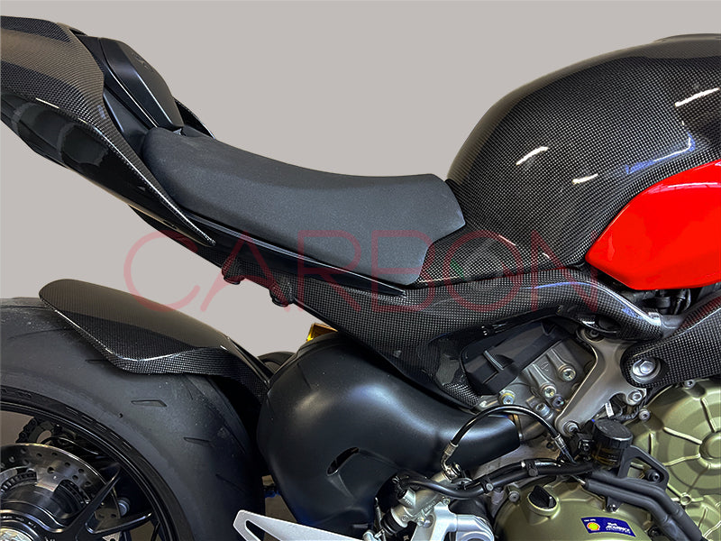 GARDE-BOUE ARRIÈRE AVEC COUVERCLE DE CHAÎNE EN CARBONE DUCATI STREETFIGHTER V4 2020 / 2021 / 2022 / 2023