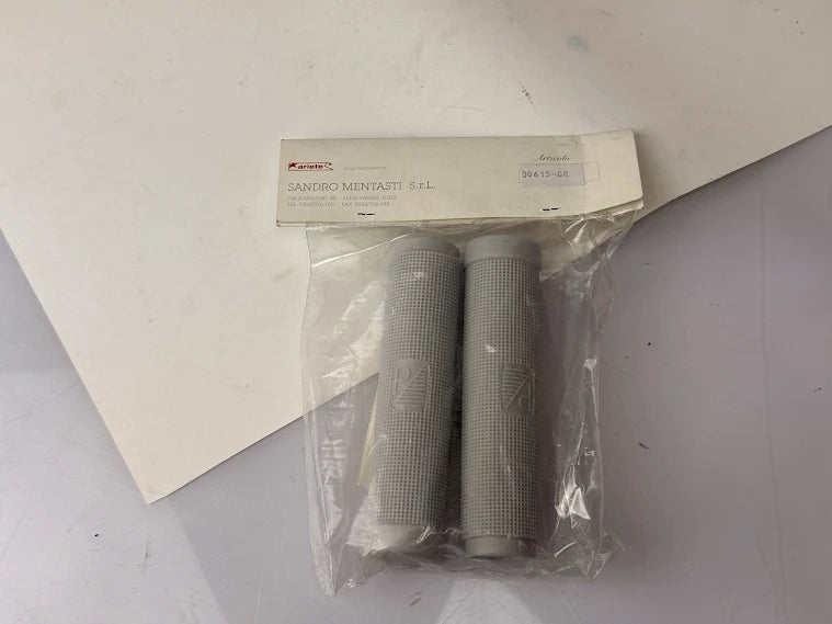 Coppia manopole Vespa 150 grigie COD. 00615-GR per modelli d’epoca 2T