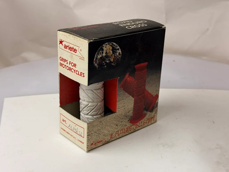 Coppia manopole gomma rosse Ariete 1615/V per moto e scooter manubrio 22 mm (Copia)
