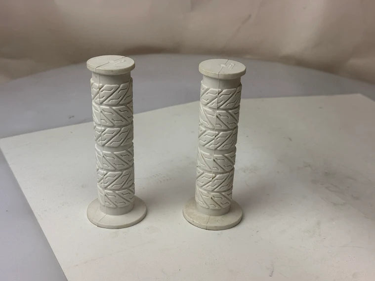 Coppia manopole gomma rosse Ariete 1615/V per moto e scooter manubrio 22 mm (Copia)