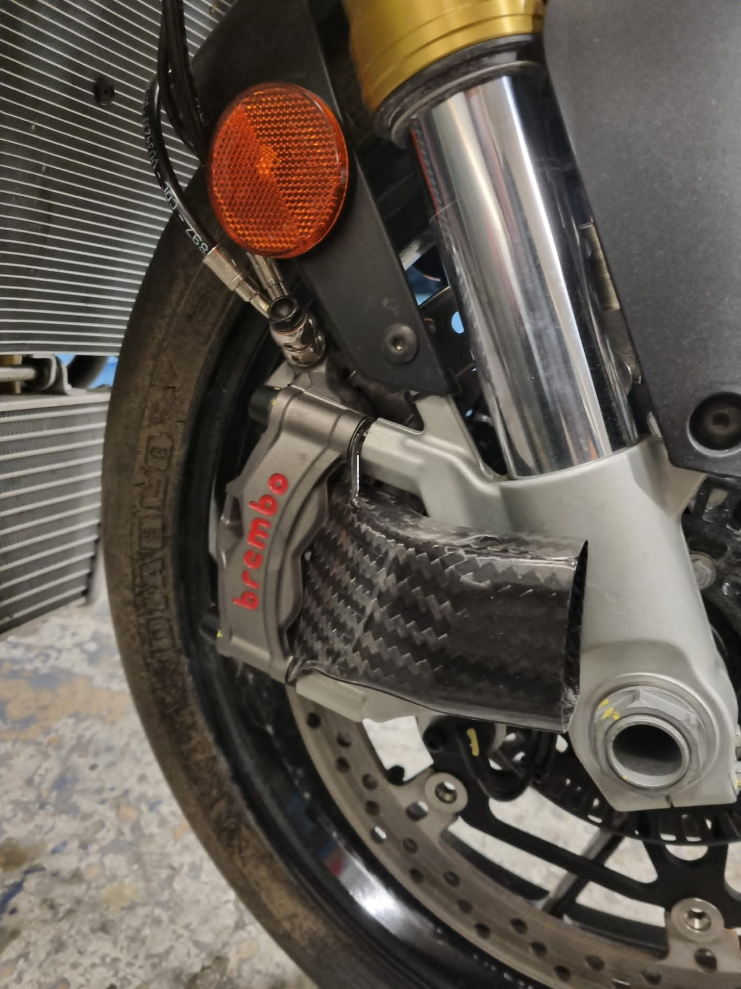 APRILIA RSV41100 CARBON BREMSLUFTKANÄLE (KEINE ÖHLINS)