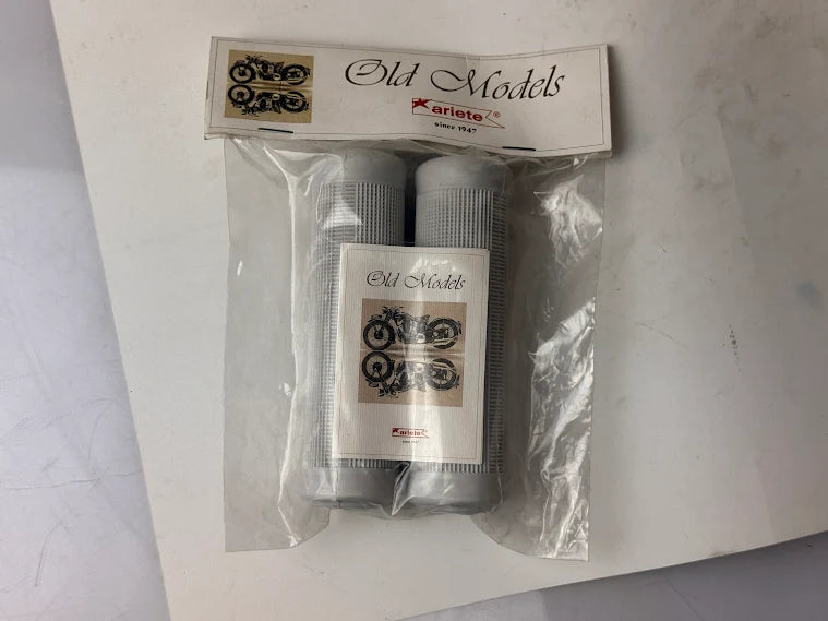 Paio manopole Vespa colore grigio dal 1950 al 1955 – Ricambio in gomma stile originale