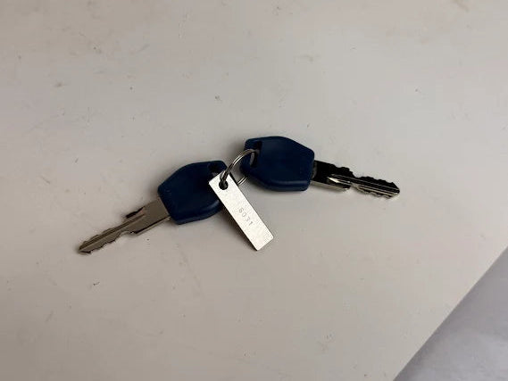 Tappo serbatoio carburante con serratura e 2 chiavi M9104 per moto Aprilia, Derbi, KTM, Triumph, Yamaha, MBK, CPI, Kawasaki