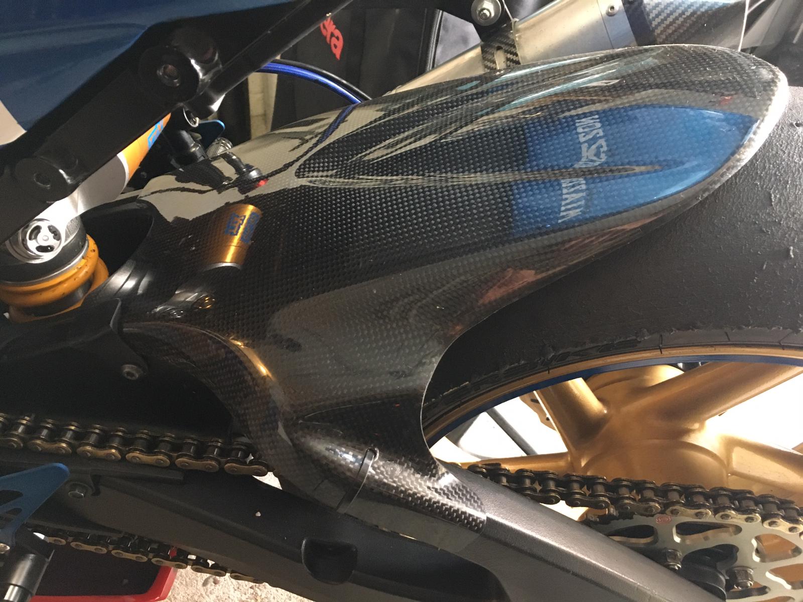 GUARDABARROS TRASERO CARBONO VERSIÓN RACE SUZUKI GSX-R 1000 2017-23